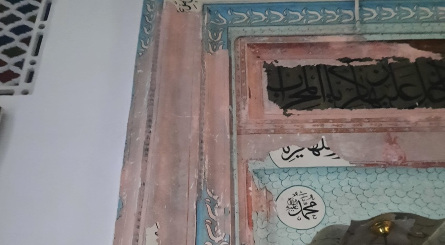BURSA'DA TARİHİ CAMİNİN MİHRABI TEHDİT ALTINDA!
