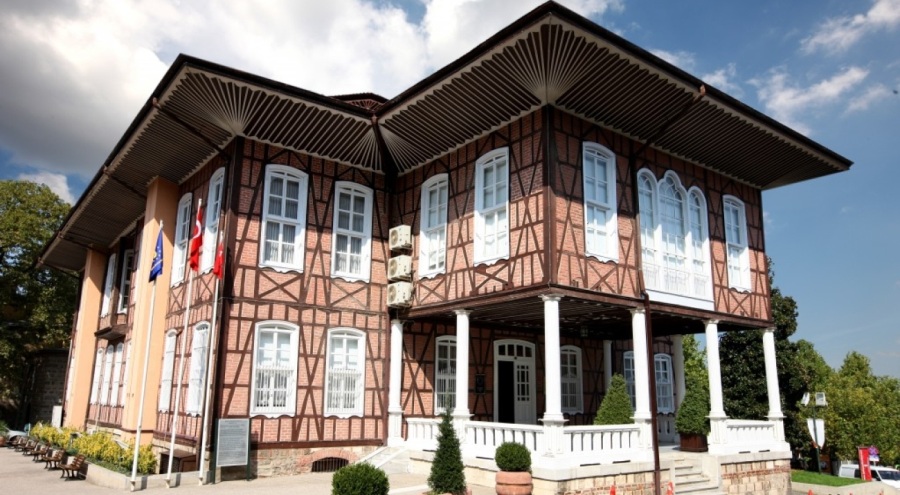 BURSA'NIN TARİHİ BELEDİYE BİNASI NE OLACAK?