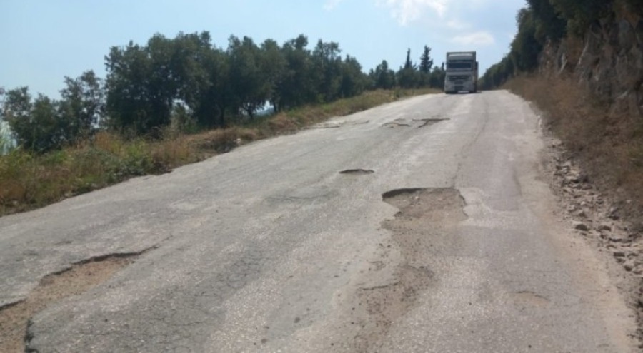 MAHALLELİNİN KABUSU OLAN YOL!