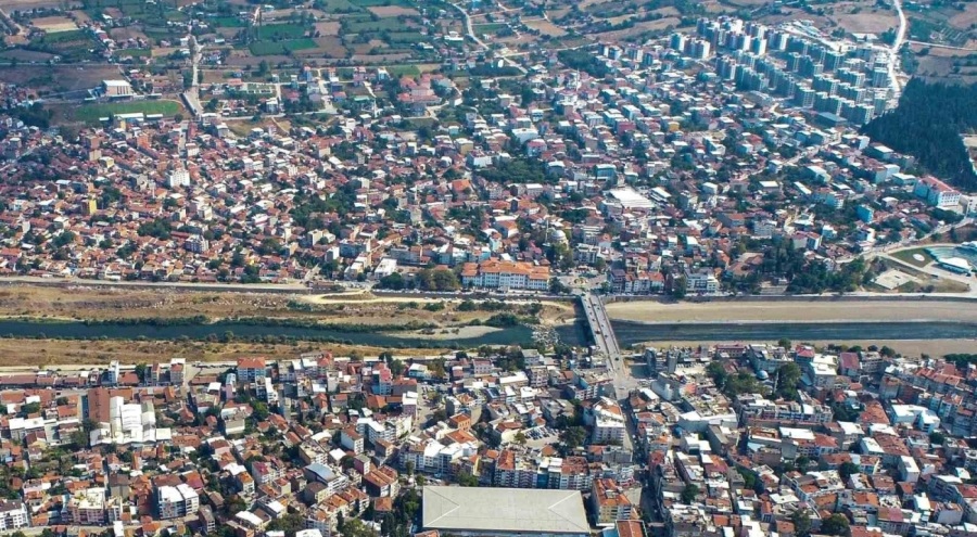 İLÇE HALKI SORUYOR "BU CADDE KİMİM KEYFİNİ BEKLİYOR?"