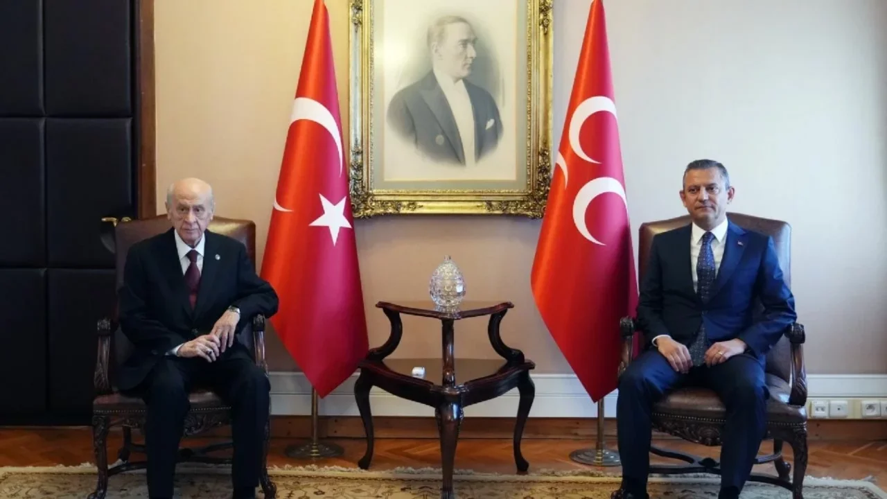 Özgür Özel'e telefon: İlk tebriği Devlet Bahçeli etti!