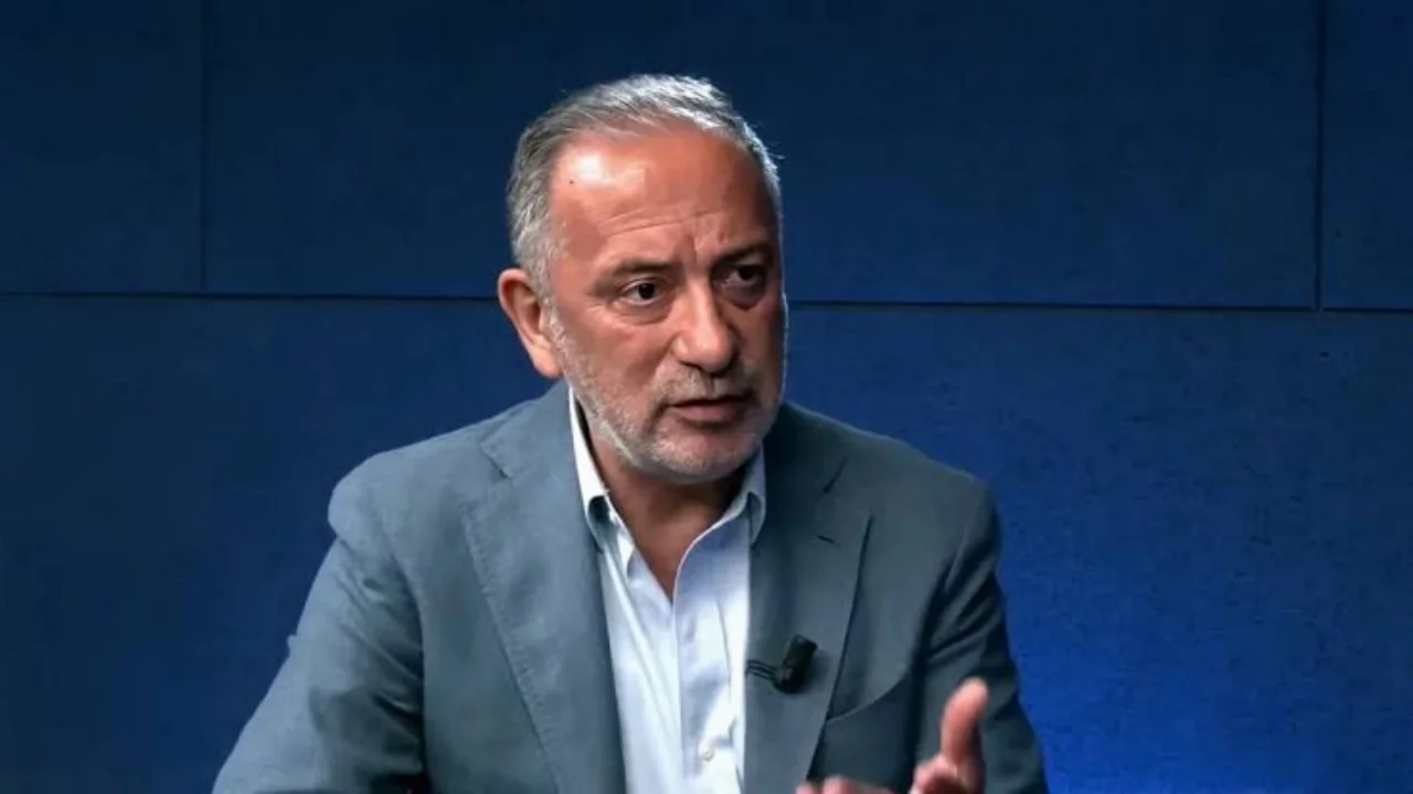 FATİH ALTAYLI'NIN DÖNÜŞÜMÜ... ÖNCE KILIÇDAROĞLU İÇİN İNCE'YE SALDIRDI, ŞİMDİ ÖZEL İÇİN KILIÇDAROĞLU'NA SALDIRIYOR YARIN HEDEF ÖZEL Mİ OLACAK?