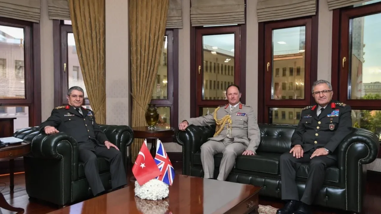 ANKARA'DA KRİTİK KOMUTANLAR ZİRVESİ! TÜRKİYE İLE İNGİLTERE ARASINDA STRATEJİK GÖRÜŞME
