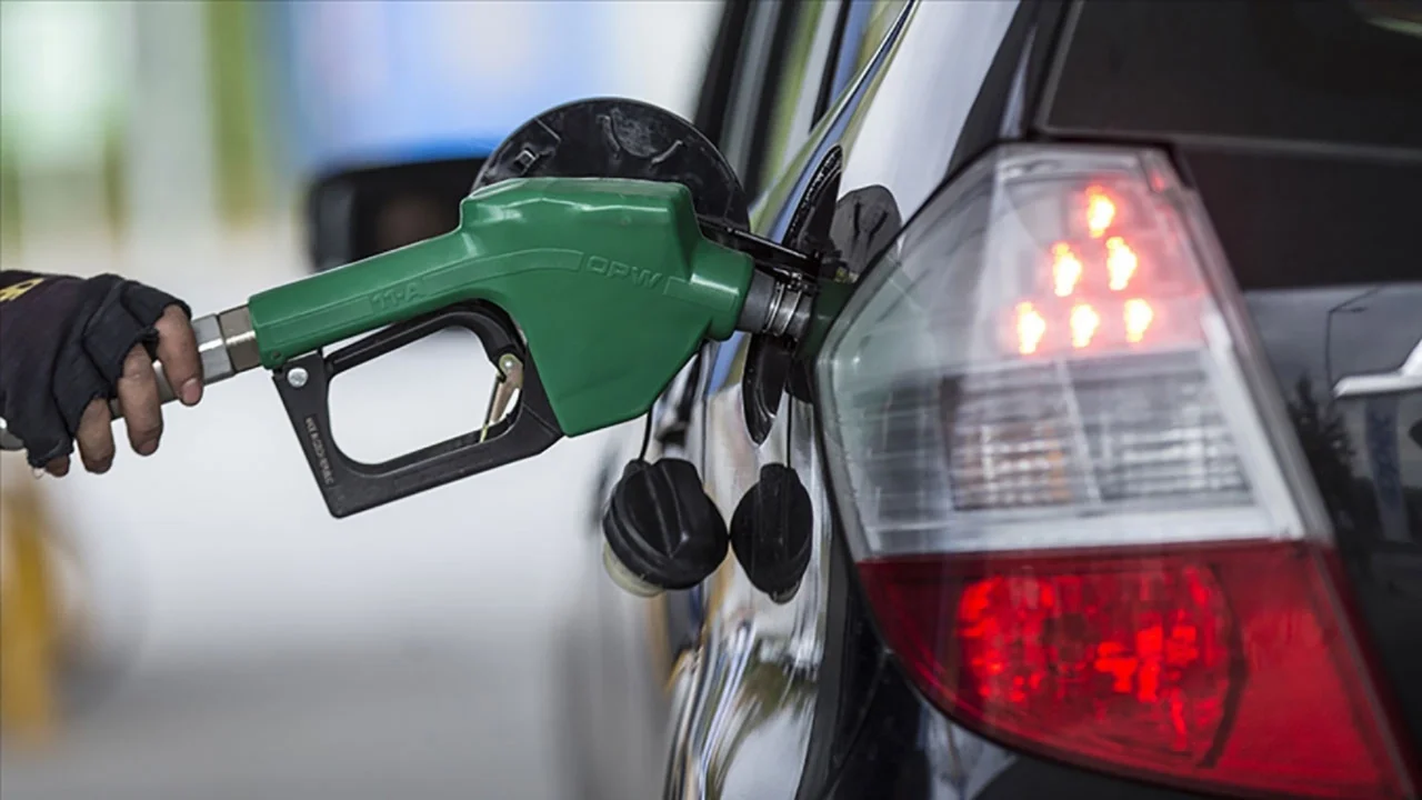 PETROL FİYATLARINDA SERT DÜŞÜŞ - MOTORİNE İNDİRİM GELDİ
