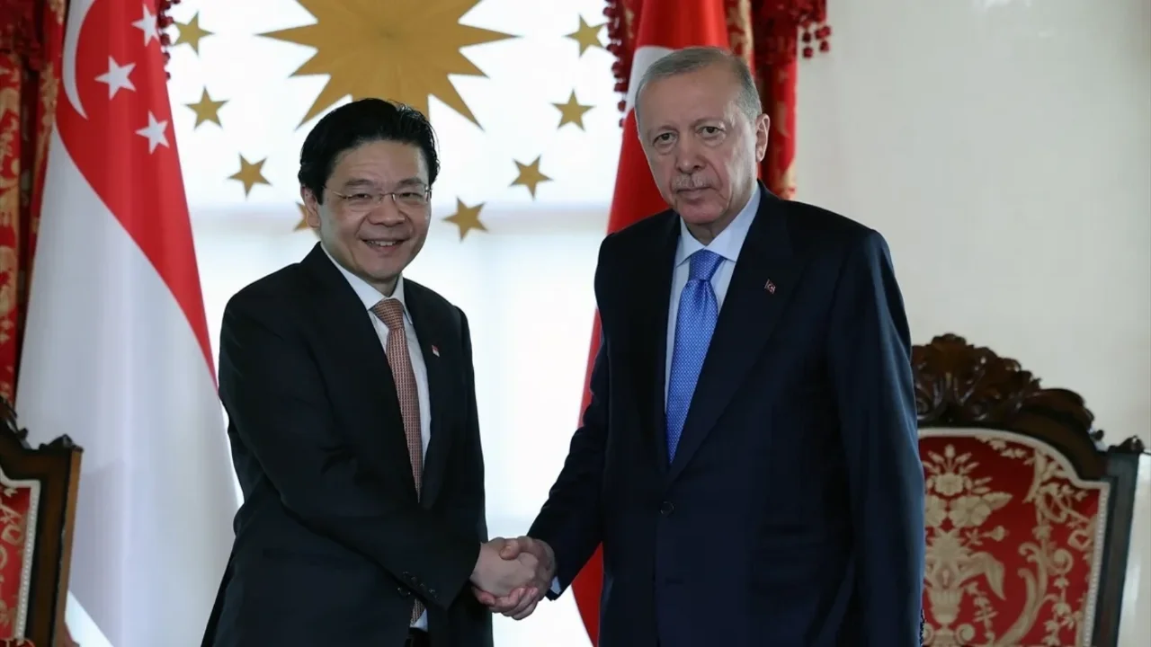 DOLMABAHÇE'DE KRİTİK ZİRVE: CUMHURBAŞKANI ERDOĞAN, SİNGAPUR BAŞBAKANI WONG'U KABUL ETTİ