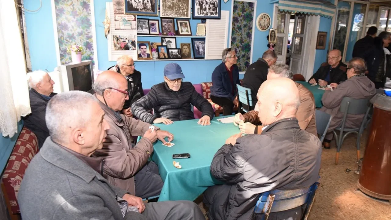 SÜREKLİ KAHVEHANEDE VAKİT GEÇİREN ERKEKLERE YARGITAY'DAN KÖTÜ HABER