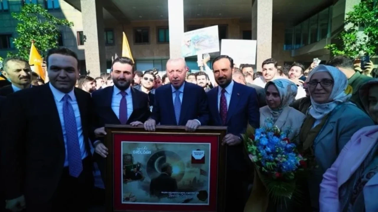 CUMHURBAŞKANI ERDOĞAN'A BABALAR GÜNÜ SÜRPRİZİ