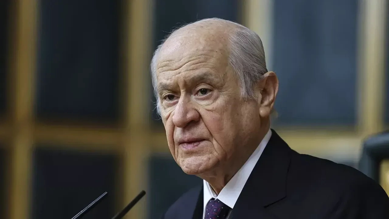 BAHÇELİ'DEN AP RAPORUNA NİHAL ATSIZ'IN ŞİİRİYLE TEPKİ: "TÜRK'E KEFEN BİÇENİN..."