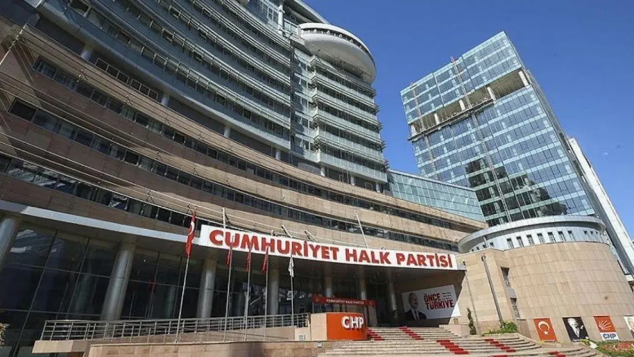 CHP'DE GÖREVDEN ALMALAR SÜRÜYOR: İKİ İL BAŞKANI DAHA DEĞİŞTİRİLDİ