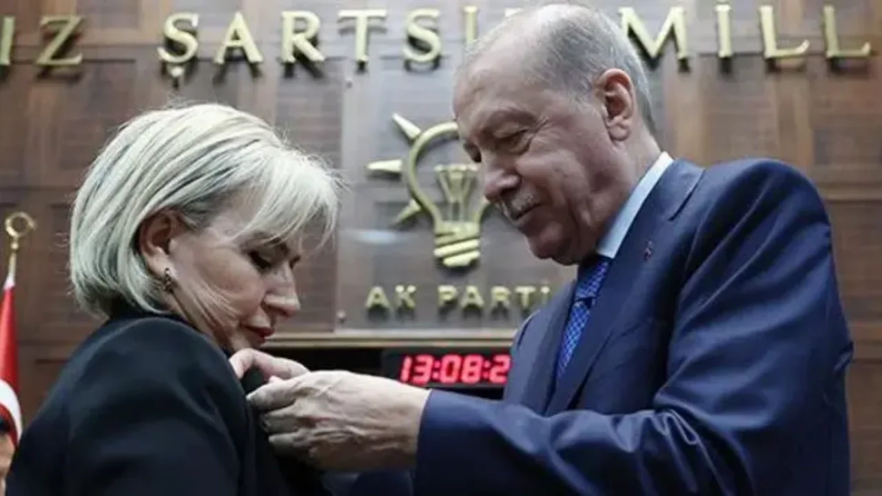 CHP'DEN İSTİFA EDEN O MİLLETVEKİLİ DE AK PARTİ'YE KATILDI!