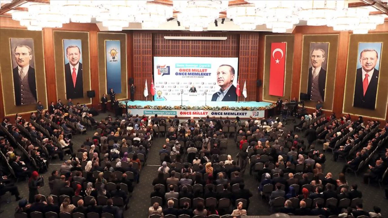 AK PARTİ YARIN KAMPA GİRİYOR: YENİ DÖNEM NASIL OLACAK?