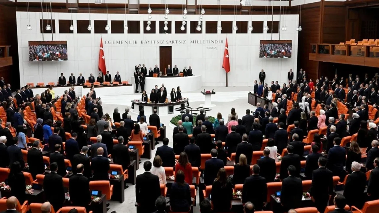 TBMM'DE SANDALYE DAĞILIMI YENİDEN ŞEKİLLENDİ