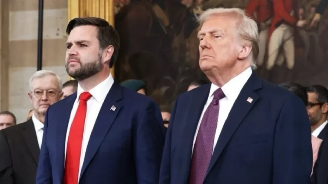 VANCE YAŞANANLARI WATERGATE SKANDALINA BENZETTİ:  "DERİN DEVLET TRUMP'I HEDEF ALIYOR"
