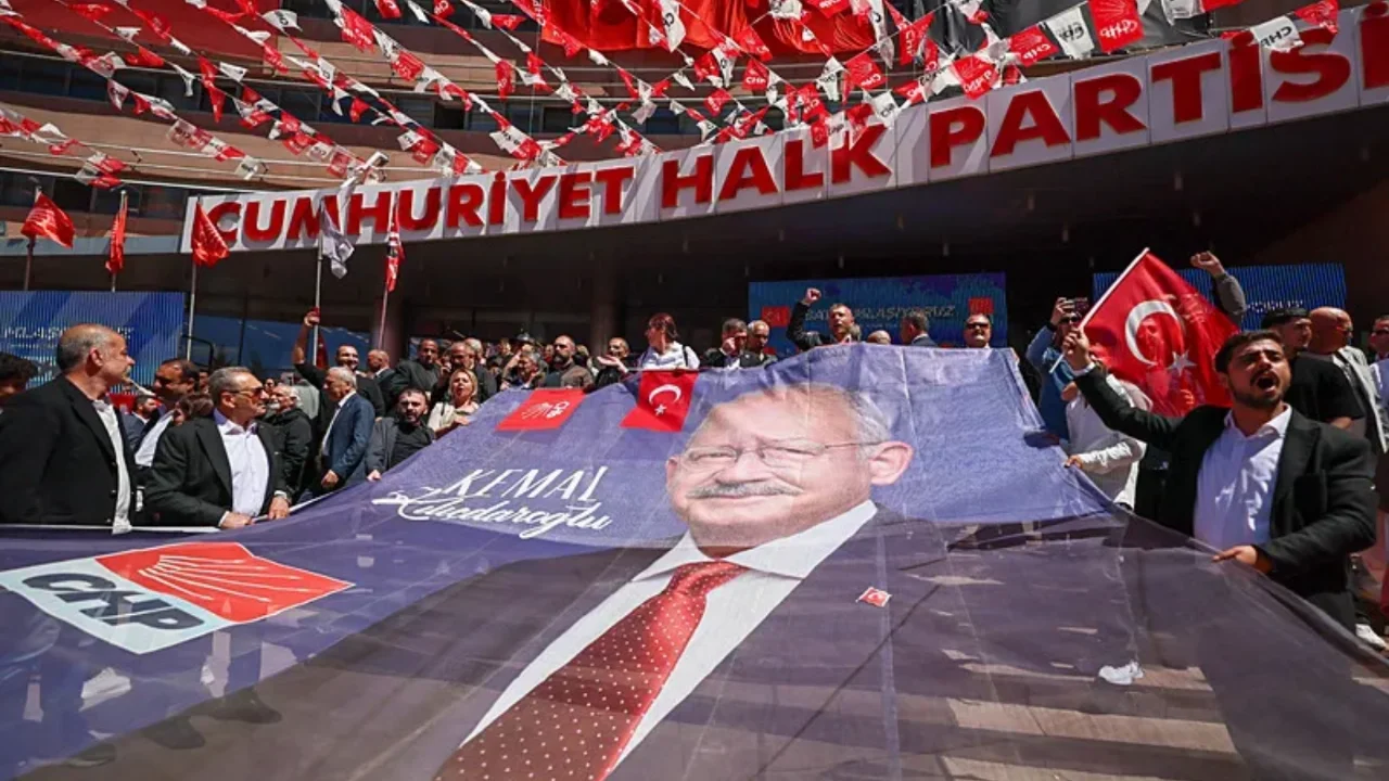 KILIÇDAROĞLU'NDAN YENİ HAMLE! 50 CHP İL BAŞKANI DAHA TOPUN AĞZINDA