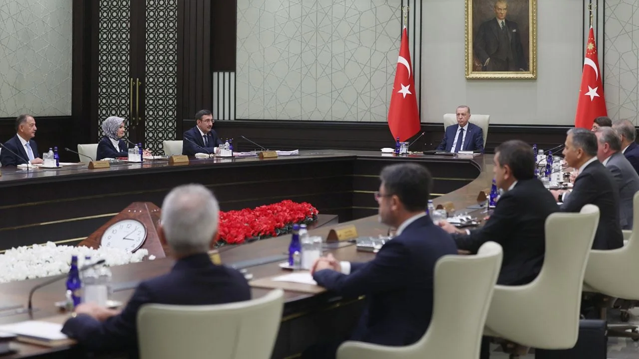 ERDOĞAN, NATO ZİRVESİ SONRASI 2 BAKANI GÖREVDEN ALACAK