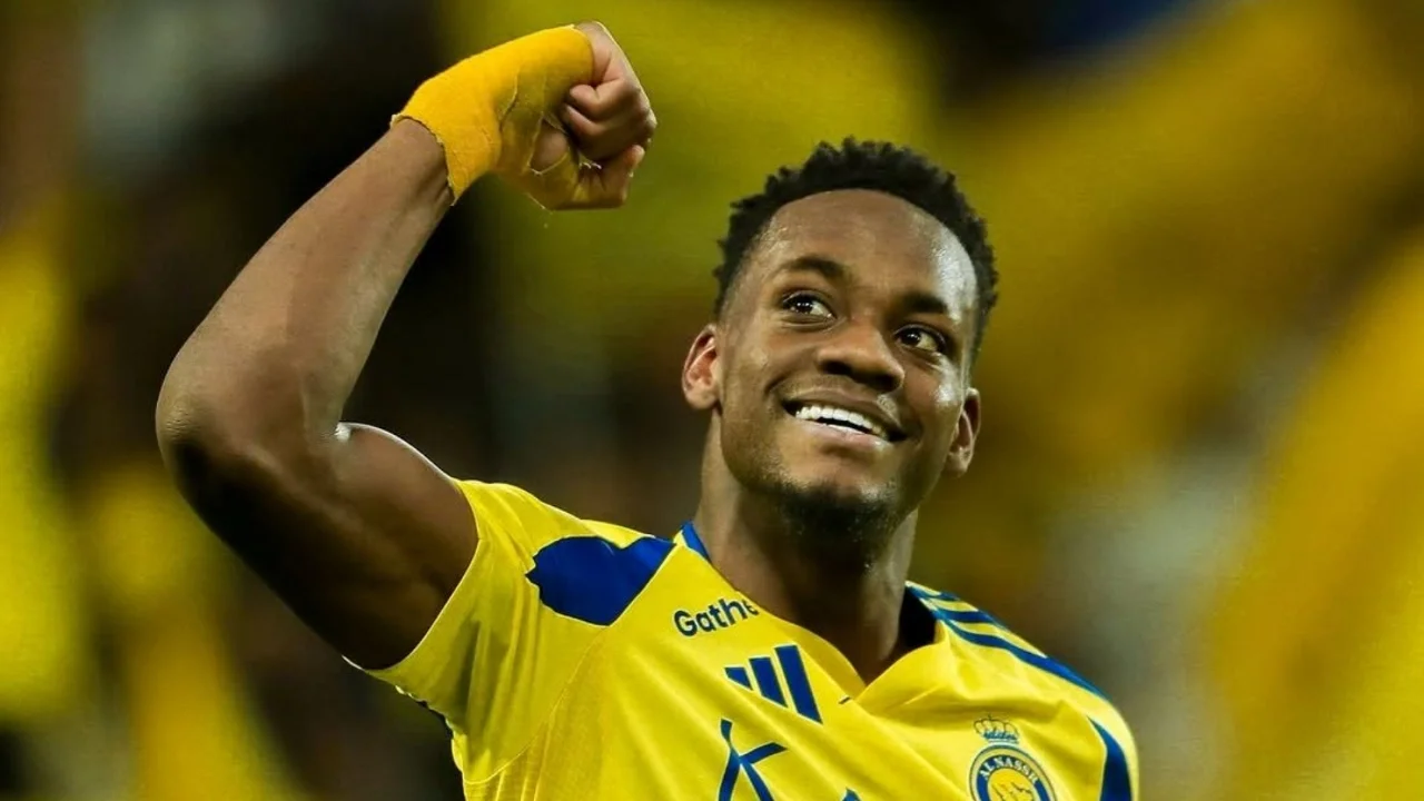 GALATASARAY TRANSFERDE İLK BOMBAYI PATLATIYOR