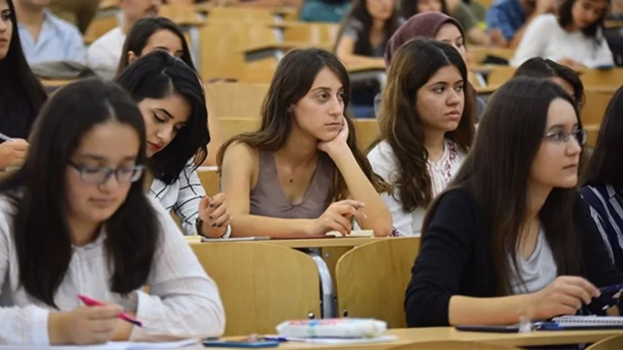 ÜNİVERSİTELERDE YAPAY ZEKA DEVRİMİ! YÖK 16 YENİ BÖLÜM AÇIYOR