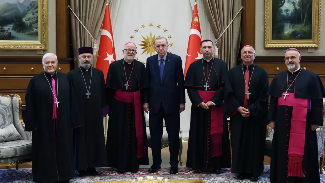 CUMHURBAŞKANI ERDOĞAN, TÜRKİYE KATOLİK EPİSKOPOSLAR HEYETİNİ KABUL ETTİ