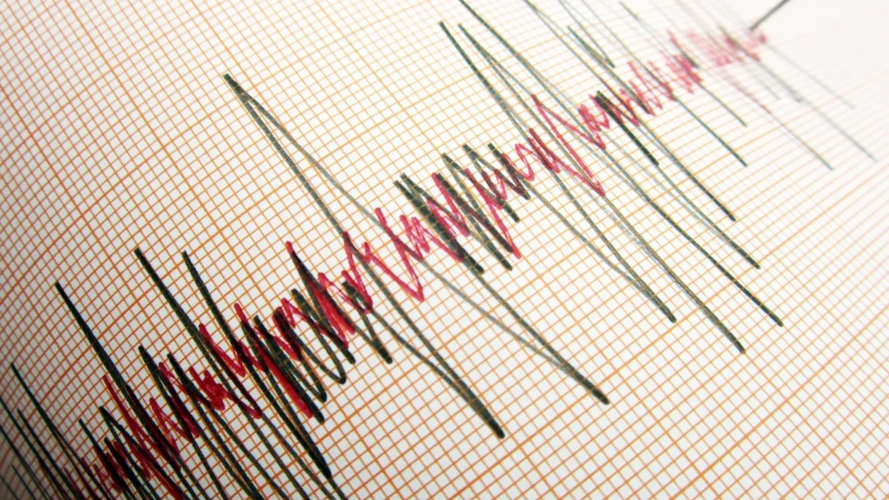 AKDENİZ'DE 5,3 BÜYÜKLÜĞÜNDE DEPREM