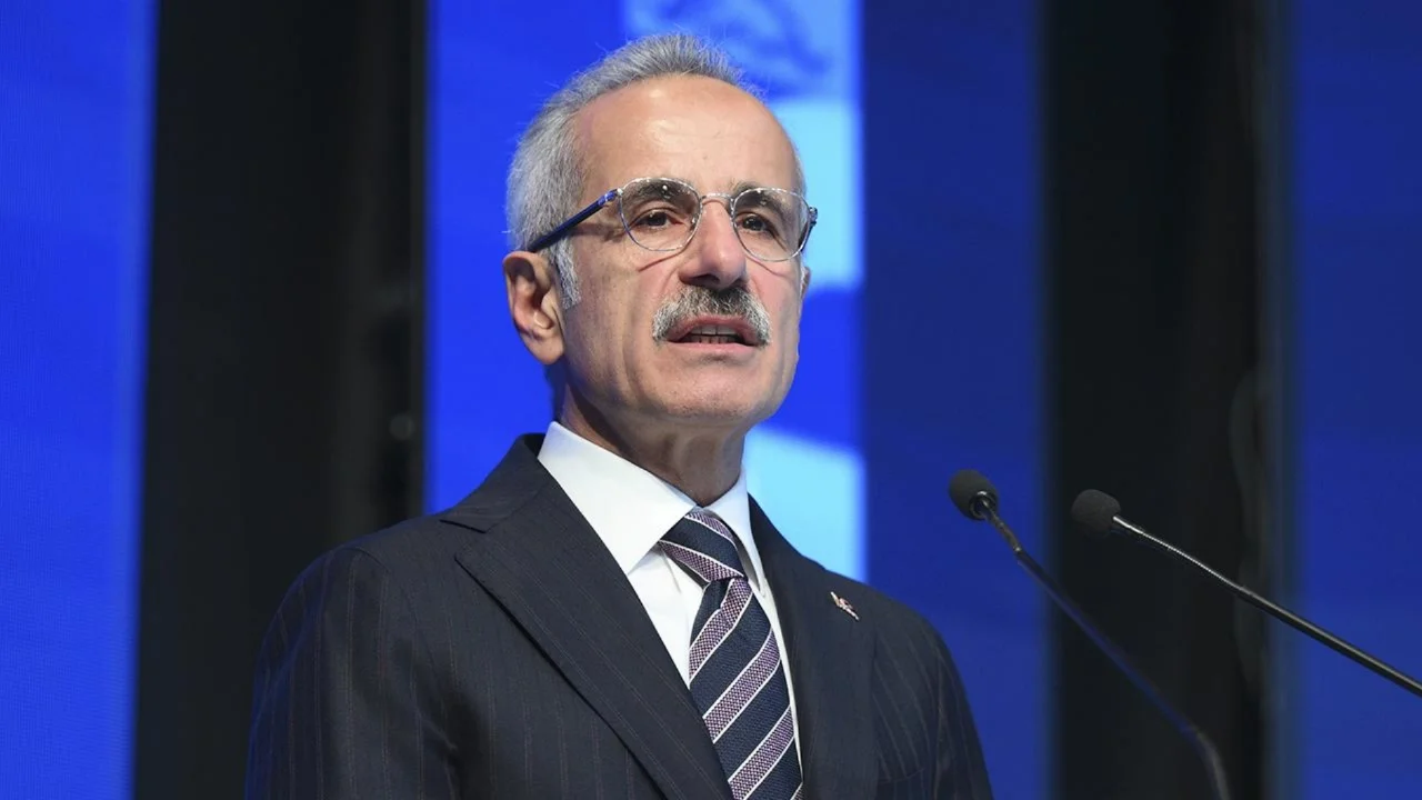 BAKAN URALOĞLU 2028 VE 2053 VİZYONUNU AÇIKLADI: TÜM TÜRKİYE'Yİ TRENLE 48 SAATTE DOLAŞMA HEDEFİ