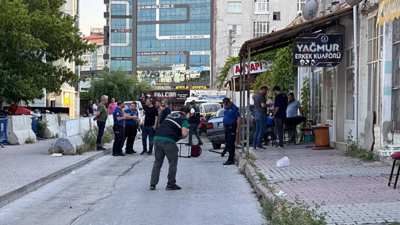 NİĞDE'DE KIRAATHANE'DE SİLAHLI KAVGA: 4 YARALI