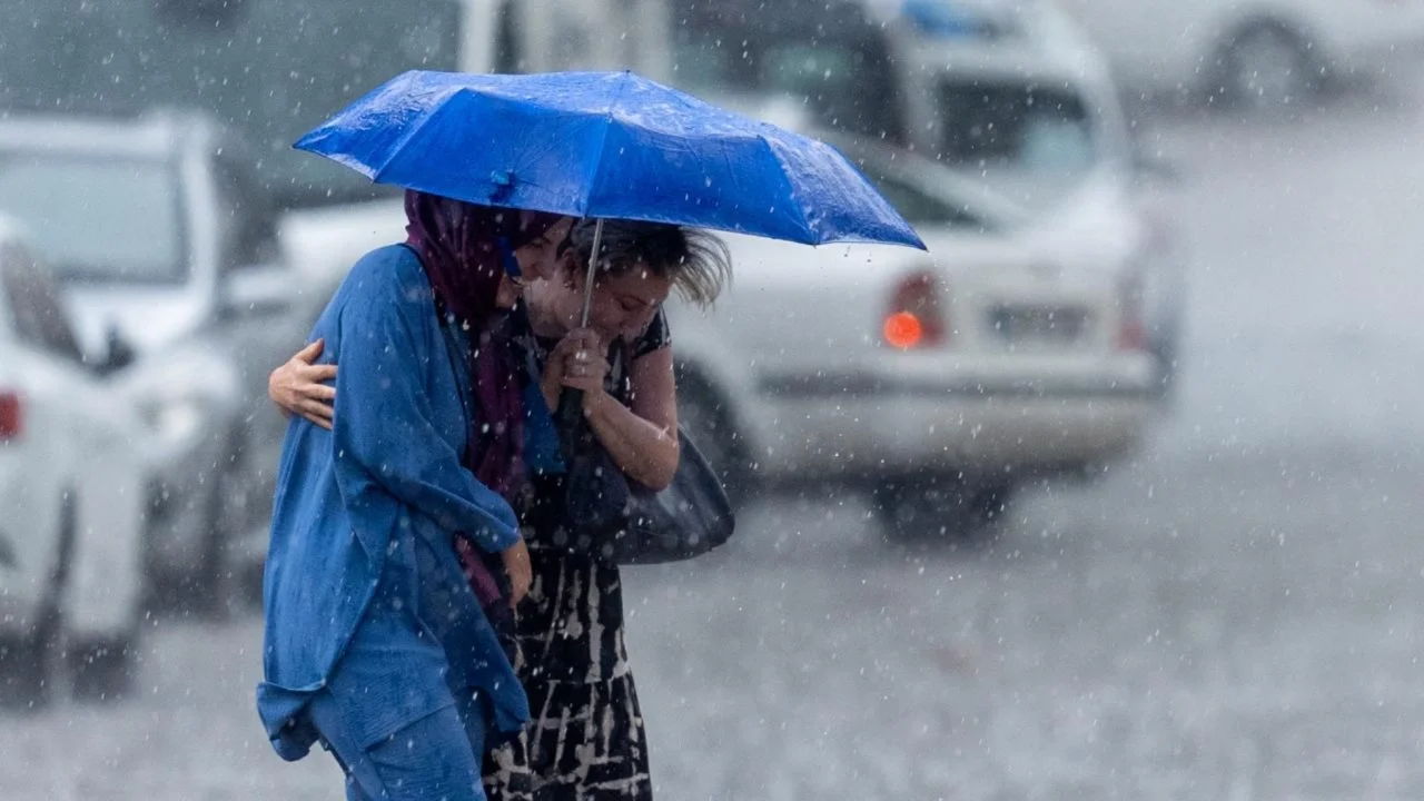 METEOROLOJİ'DEN KUVVETLİ YAĞIŞ VE FIRTINA UYARISI