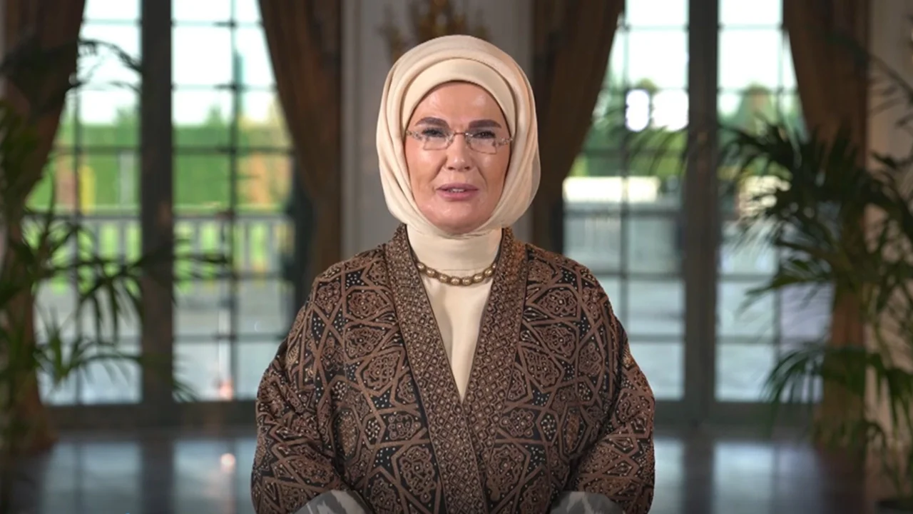 EMİNE ERDOĞAN, NATO ZİRVESİNDE LİDER EŞLERİNİ AĞIRLAYACAK