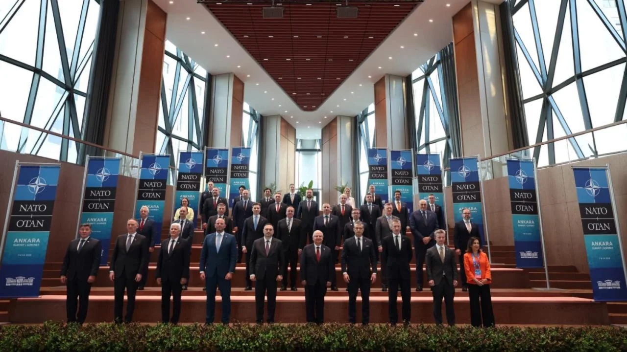 AY YILDIZ KARARGÂHI KAPILARINI İLK KEZ NATO SAVUNMA BAKANLARI İÇİN AÇTI