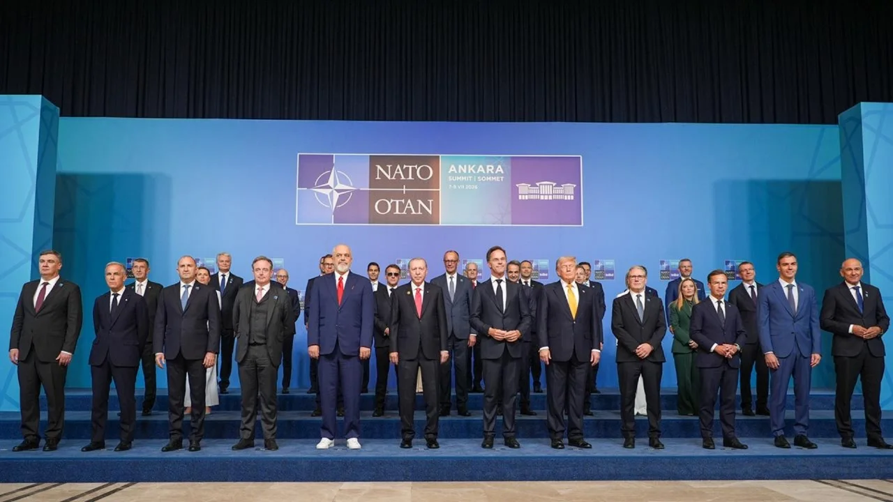 NATO LİDERLERİ ANKARA'DA AİLE FOTOĞRAFINDA BULUŞTU