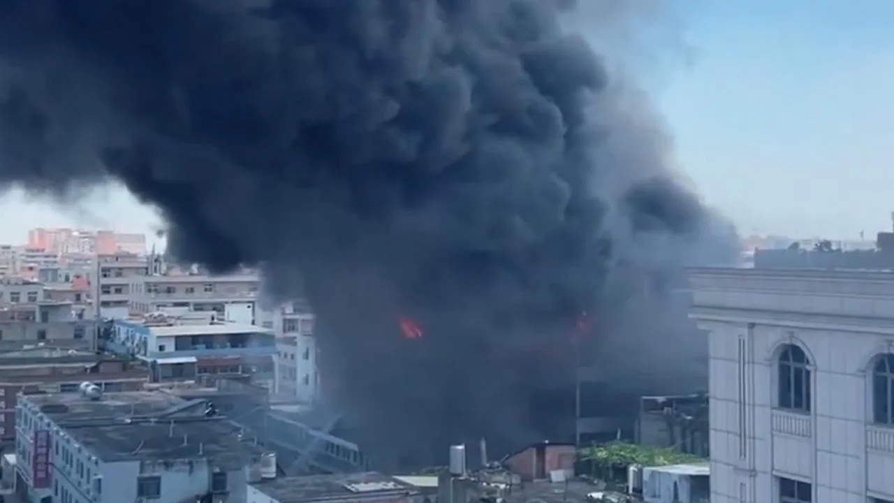 ÇİN'DE FABRİKA YANGINI: 28 ÖLÜ