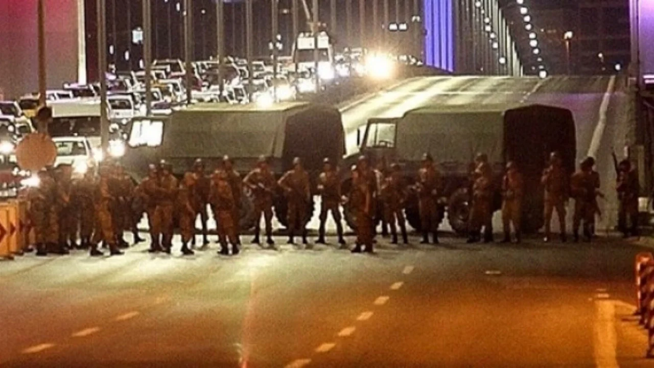 FETÖ'NÜN 15 TEMMUZ SONRASI B PLANI: KONTROLLÜ DARBE SÖYLEMİ NASIL KURGULANDI?