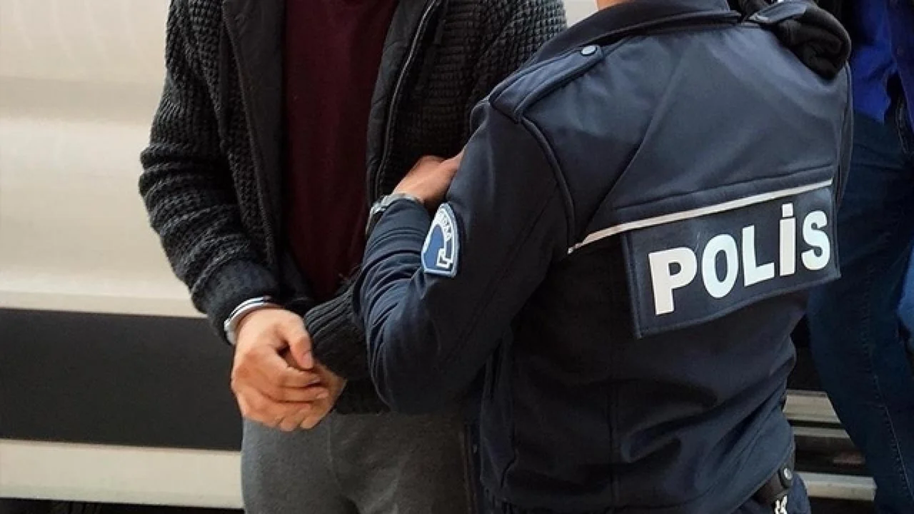OTOBÜSTEN CEPHANELİK ÇIKTI