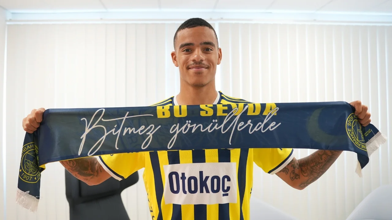 FENERBAHÇE'NİN YENİ TRANSFERİNE GÖRKEMLİ KARŞILAMA