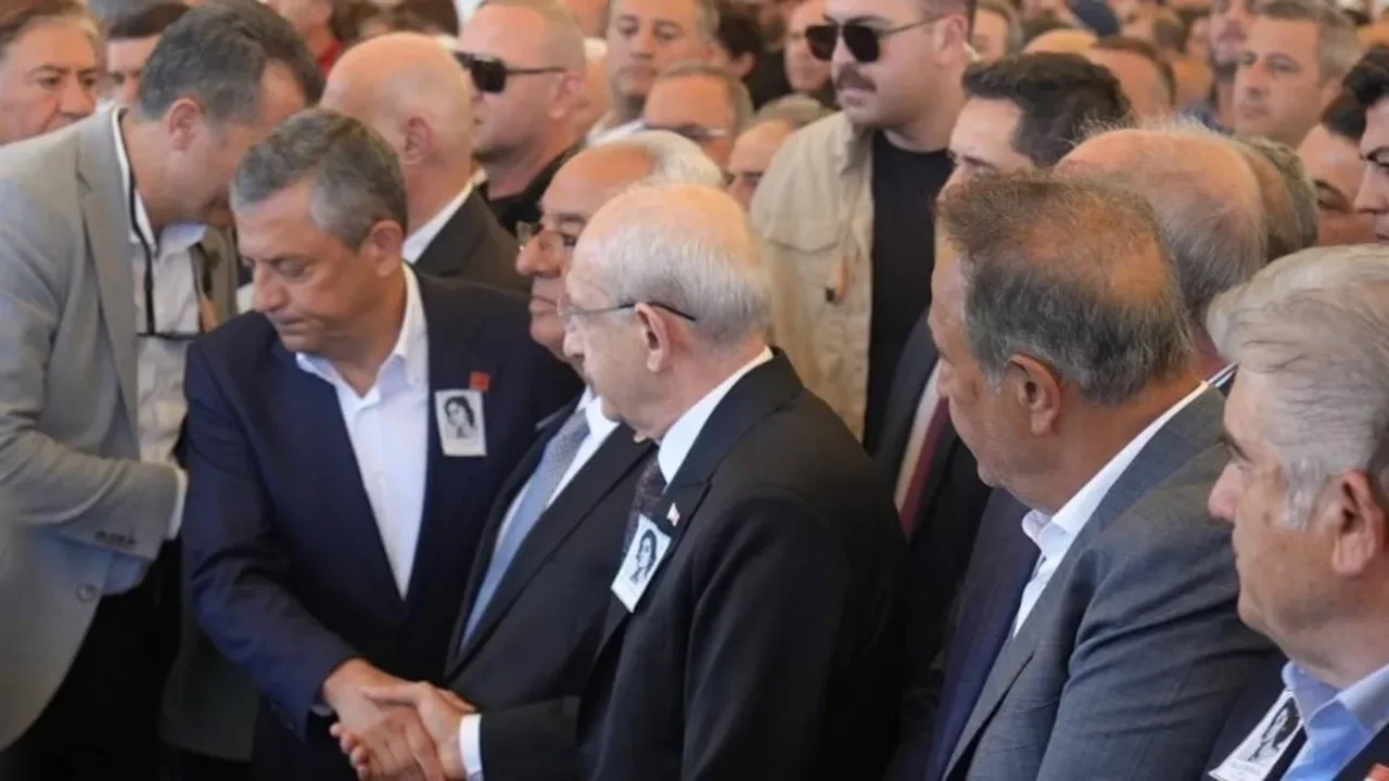 CENAZEDEN CENAZEYE TEMAS: KILIÇDAROĞLU VE ÖZEL TOKALAŞTI