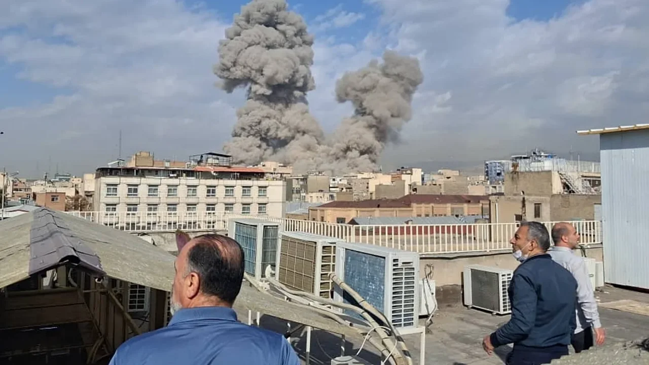ABD'DEN İRAN'A GENİŞ ÇAPLI SALDIRI: 12 ŞEHİRDE 95 NOKTAYA SALDIRDI