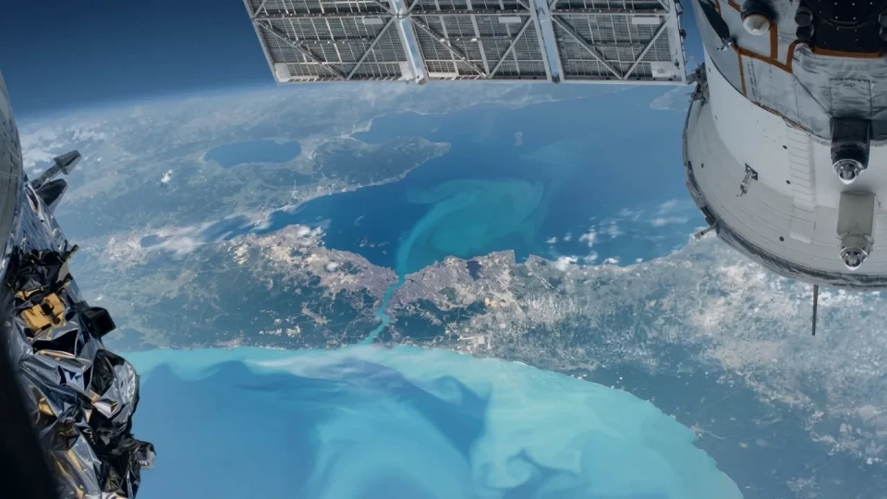 NASA UZAYDAN GÖRÜNTÜLEDİ: İSTANBUL'UN TURKUAZ MANZARASI BÜYÜLEDİ