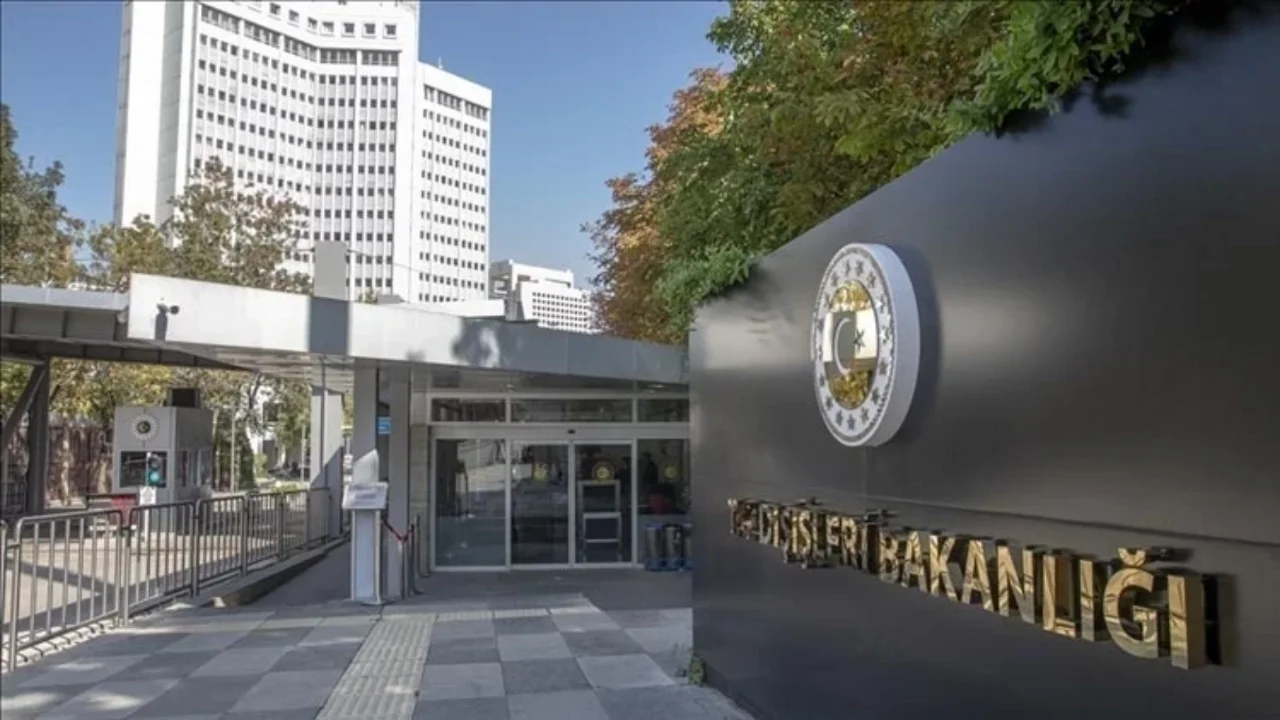 DIŞİŞLERİ'NDEN YUNANİSTAN'A BATI TRAKYA TEPKİSİ: SEKİZ TÜRK AZINLIK İLKOKULUNUN KAPATILMASI KINANDI