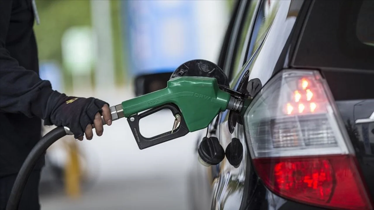 MOTORİNE ZAM GELİYOR: YENİ FİYATLAR YARINDAN İTİBAREN POMPAYA YANSIYACAK