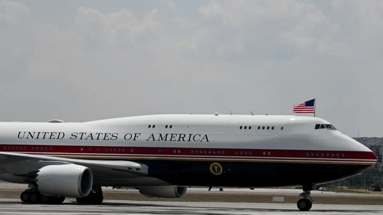 TRUMP'TAN AİR FORCE ONE AÇIKLAMASI! MODERNİZASYON İÇİN BAKIMA ALINACAK