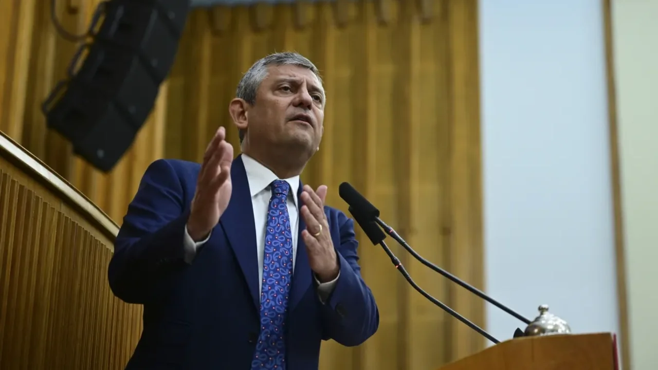 ÖZGÜR ÖZEL'İ ZORLAYAN SENARYO! CHP'DE DOKUNULMAZLIK TARTIŞMASI