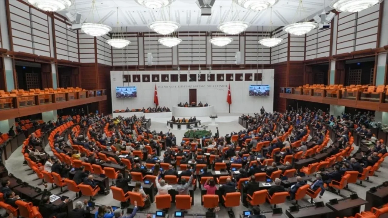 MECLİS'TE SANDALYE DAĞILIMI DEĞİŞİYOR