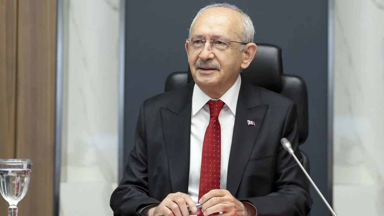 91 MİLLETVEKİLİNİN İSTİFA ETTİĞİ DAKİKALARDA KILIÇDAROĞLU'NDAN DİKKAT ÇEKEN PAYLAŞIM