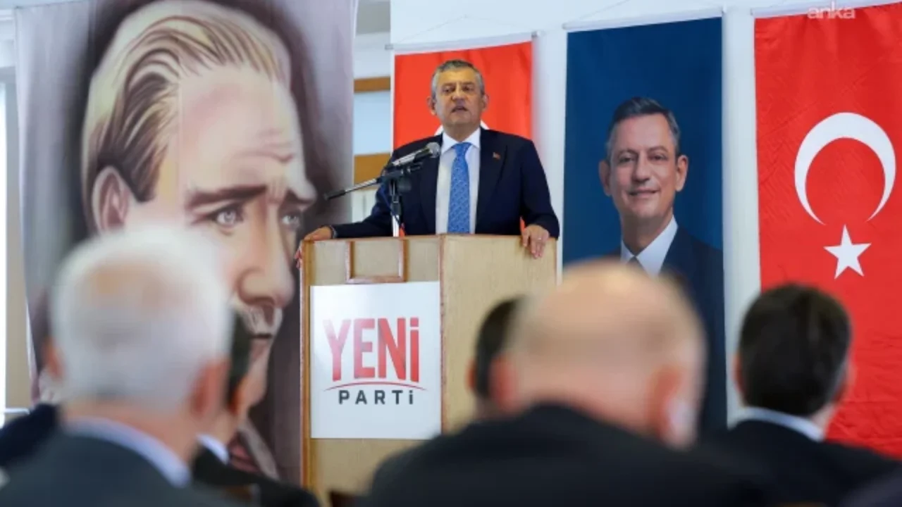 ÖZGÜR ÖZEL A TAKIMINI BELİRLEDİ! İŞTE YENİ PARTİ'NİN MYK'SI