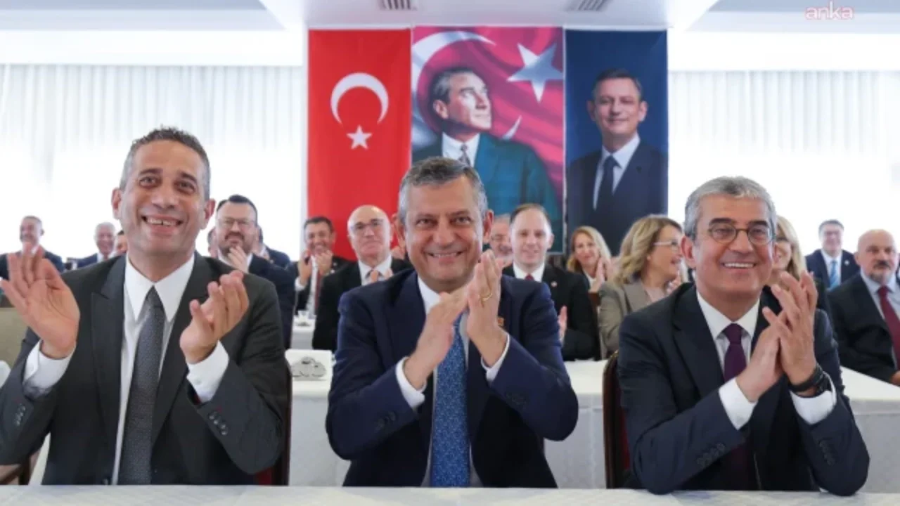YENİ PARTİ'NİN TÜZÜK VE PROGRAMI BELLİ OLDU