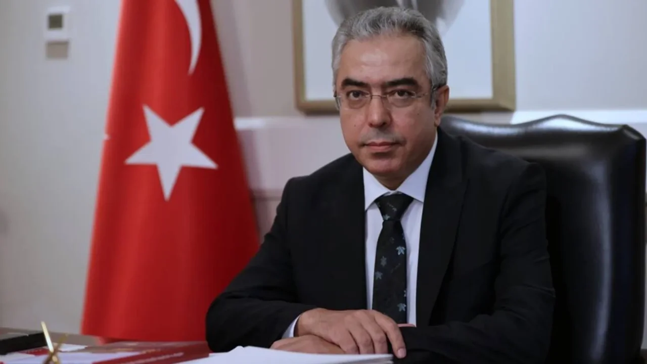 ERDOĞAN'IN BAŞDANIŞMANI MEHMET UÇUM'DAN 'YENİ PARTİ' DEĞERLENDİRMESİ:  "GENEL POLİTİKA AÇISINDAN ÖNEMSİZ"