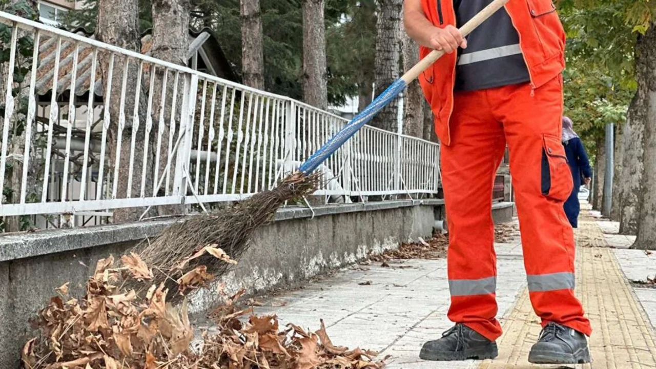 SOKAĞI TEMİZLERKEN CESET BULDU