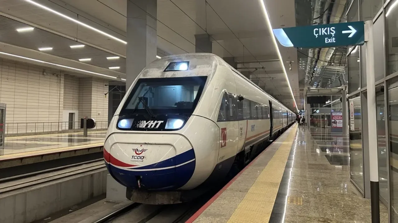 İSTANBUL, ANKARA VE BURSA'DA YAŞAYANLARA MÜJDE: SEYAHAT SÜRESİ 2 SAAT 15 DAKİKAYA DÜŞÜYOR