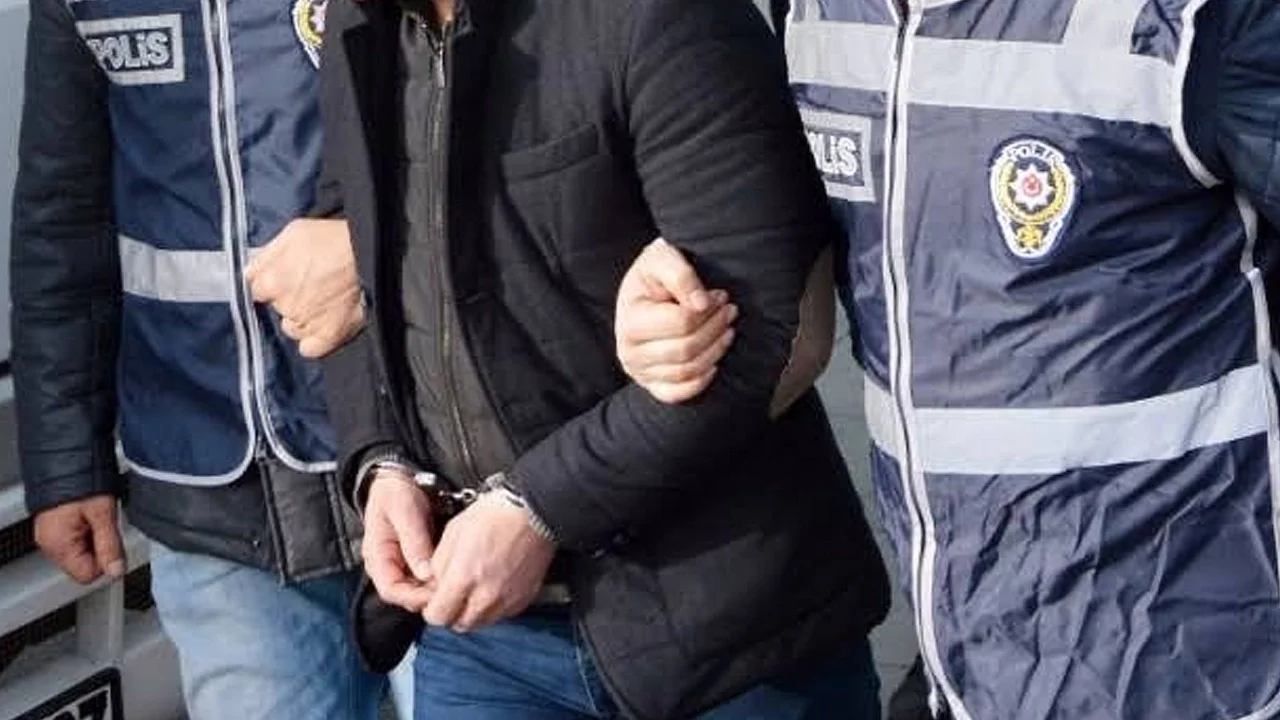 YURT DIŞINA KAÇAN 65 FİRARİ TÜRKİYE'YE GETİRİLDİ